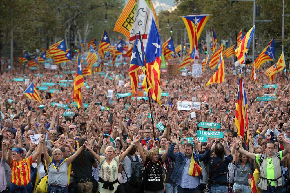 KATALONIJA NA NOGAMA: Pola miliona ljudi protestuje protiv državnog udara Španije!