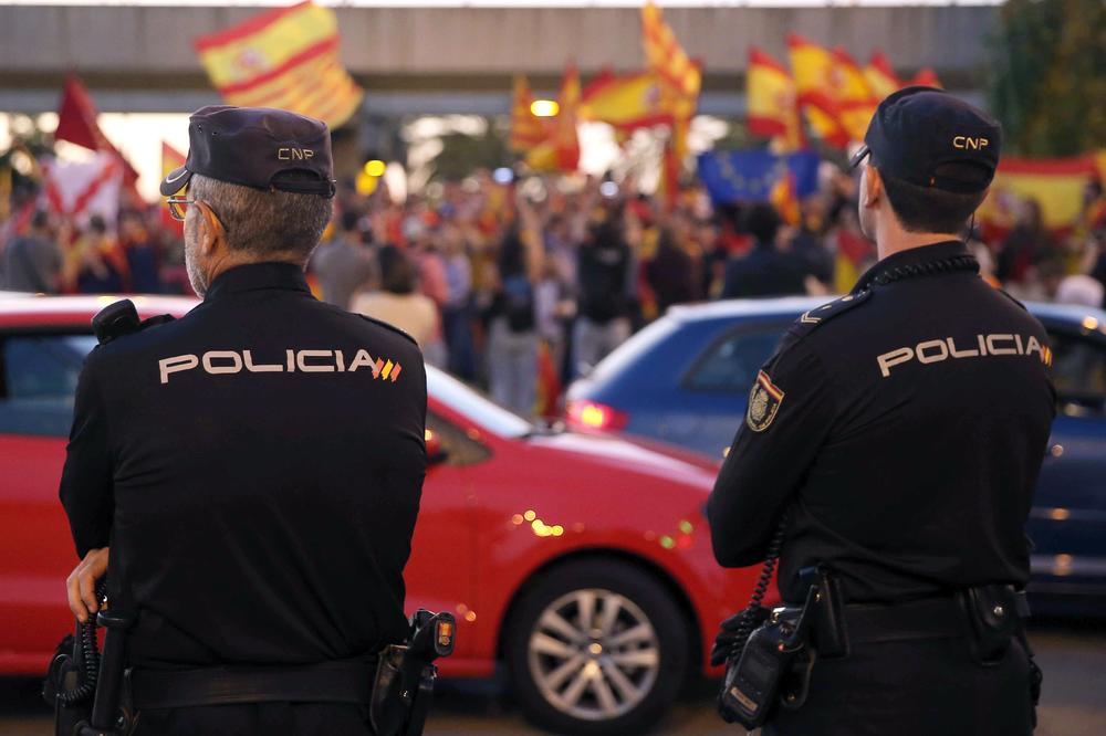 (VIDEO) ŠPANSKE ZASTAVE VIJORE SE BARSELONOM! PROTIVNICI OTCEPLJENJA TRAŽE HAPŠENJE PUĐDEMONA: Branimo jedinstvo Španije!