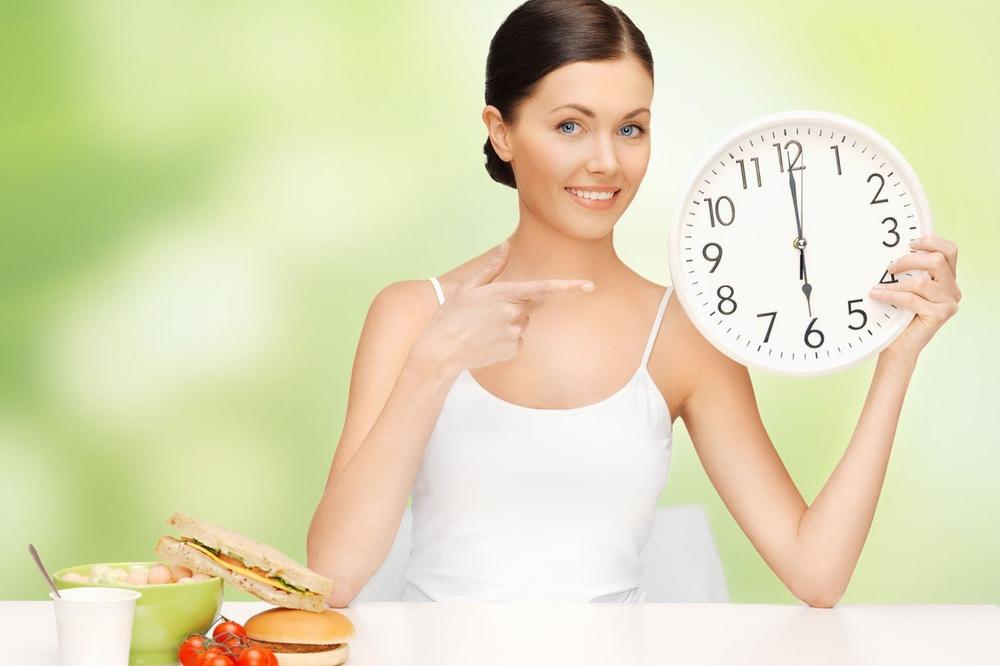KILOGRAMI SE NEĆE VIŠE LEPITI: Evo u koliko sati treba da jedete određene namirnice!