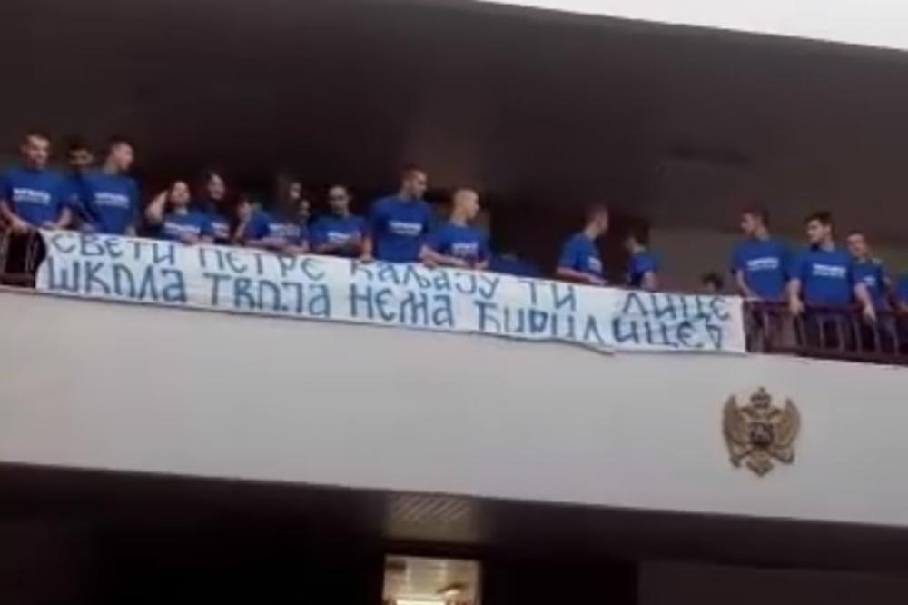 (VIDEO) SVETI PETRE KALJAJU TI LICE, ŠKOLA TVOJA NEMA ĆIRILICE: Crnogorski đaci podržali srpsko pismo!