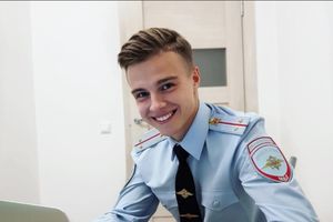 UHAPSI ME, MOLIM TE: Ruskinje poludele za mladim policajcem!