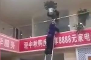 (VIDEO) RAT CVEĆARA SAKSIJAMA: Obračun radnika u Kini