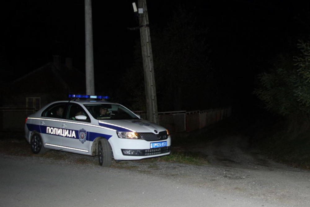 BAČENA BOMBA NA ZVEZDARI:  Policija vrši uviđaj u blizini kuće Dragoslava Kosmajca