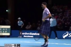 (VIDEO) ŠOU U GLAZGOVU, RODŽER RASPAMETIO PUBLIKU: Federer protiv Mareja igrao u suknji!