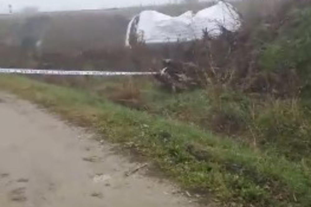 (VIDEO) MAGLA PRAVI VELIKE PROBLEME: Voz smrskao kombi kod Bjelovara, vozača prevezli u bolnicu