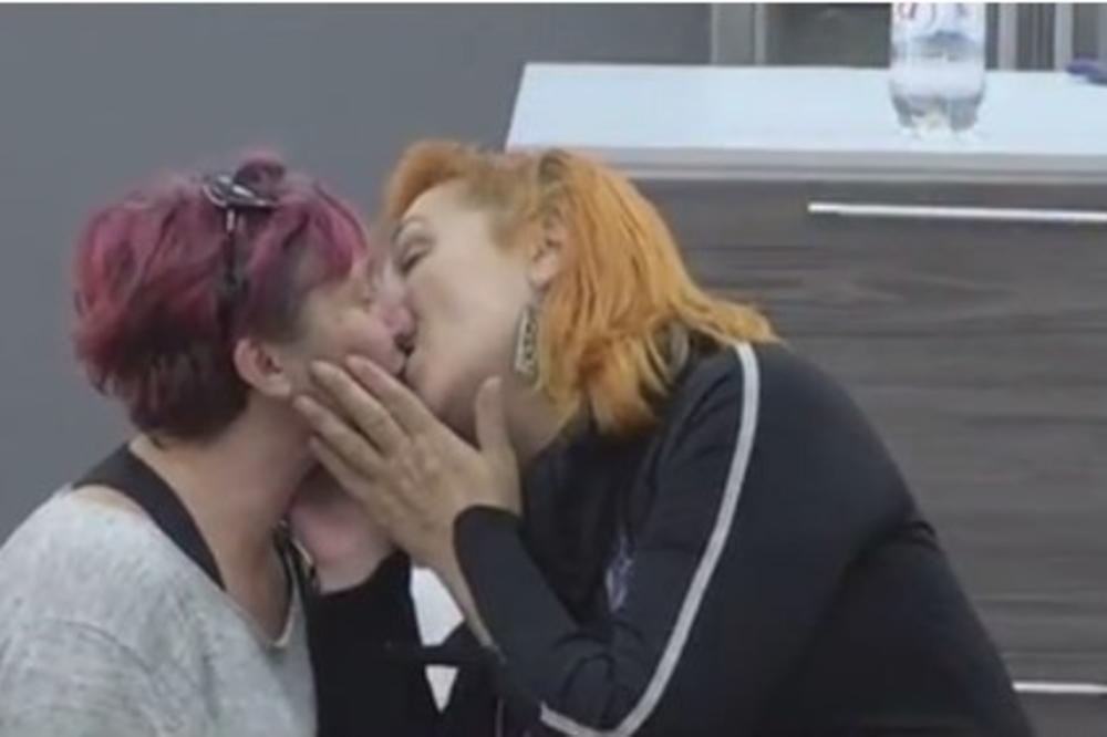 (VIDEO) UKUĆANI POČELI DA VRIŠTE: Tanja i Viktorija se bez stida ljubile u programu uživo!