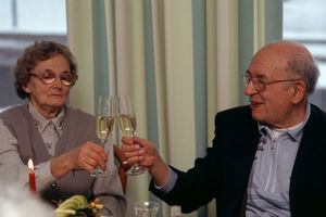 DOKTORI OTKRILI: Ako svaki dan pijete šampanjac, smanjujete rizik od Alchajmera i demencije!