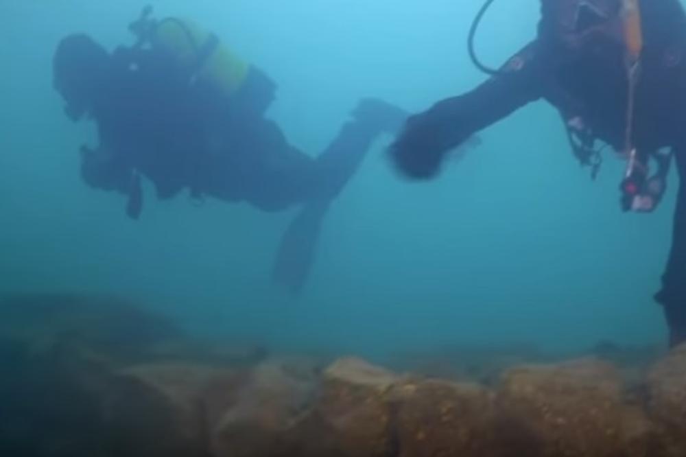 (VIDEO) JEZERO KRILO TAJNU: Ronioci pronašli ruševine zamka starog 3.000 godina