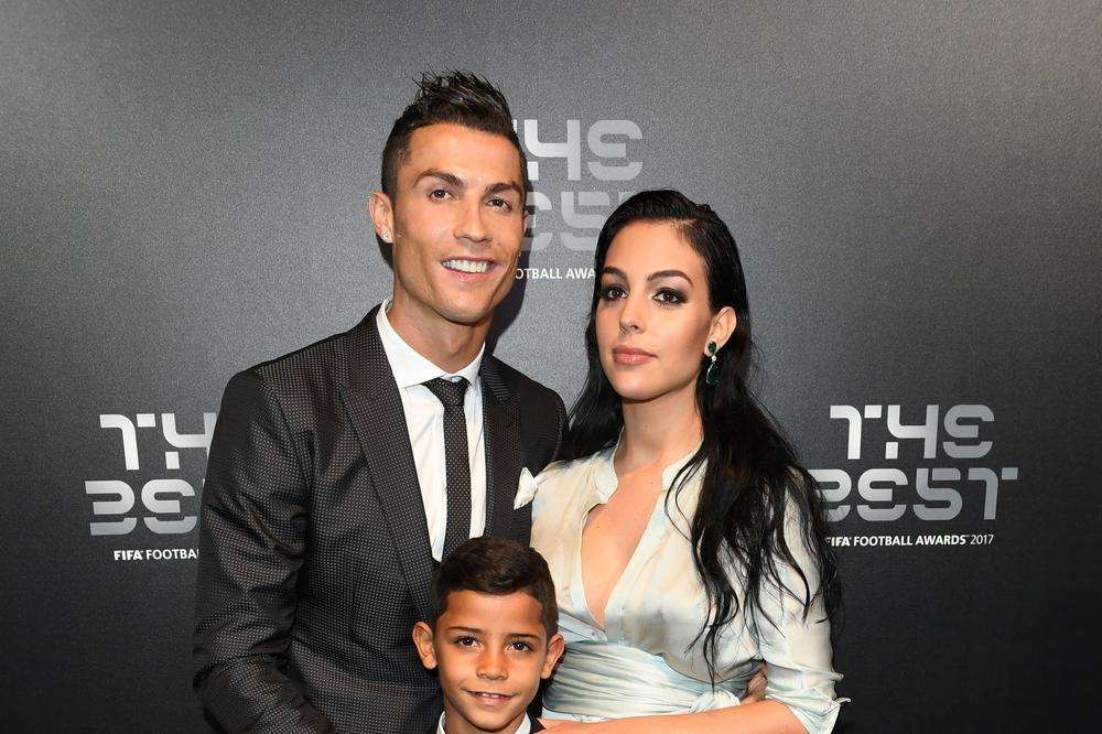 (FOTO) KRISTIJANO DOBIO ČETVRTO DETE: Ronaldo se javio iz bolnice, Heorhina mu rodila ćerku