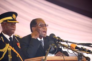 ZIMBABVE DAN POSLE VOJNOG UDARA: Mugabe pregovara s vojskom i traži samo jedno!
