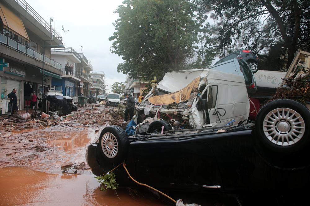 RASTE BROJ POGINULIH U GRČKOJ: Poplave do sada odnele 16 života