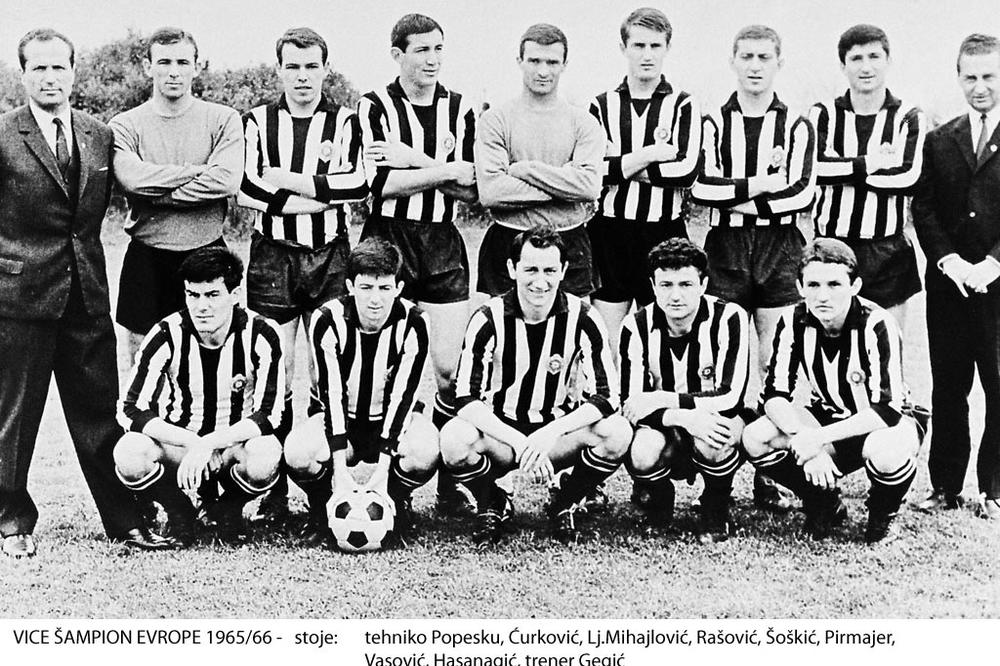 (FOTO) NIKAD VIĐENA FOTOGRAFIJA: Navijači Partizana bodrili svoj klub u čuvenom meču sa Mančester junajtedom na Old Trafordu 1966. godine
