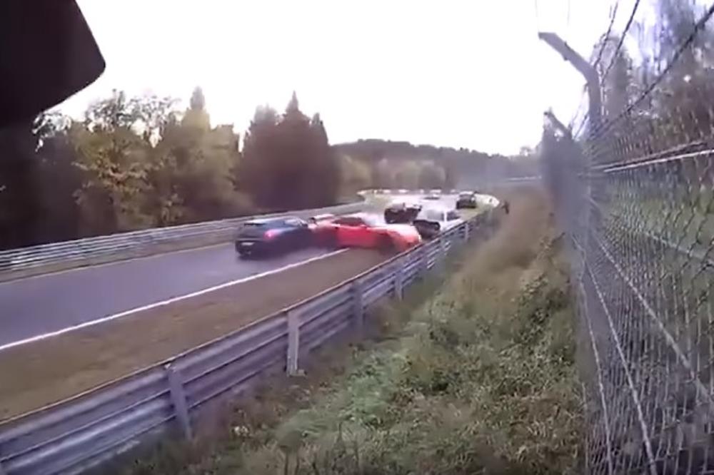 (VIDEO) HAOS NA STAZI: Pogledajte karambol na Nirburgringu! Sudarilo se 14 automobila!