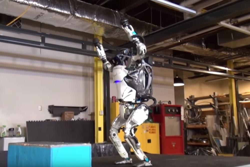 (VIDEO) SNIMAK KOJI JE OBIŠAO SVET ZA JEDAN DAN! Ono što ovaj robot može da uradi vi nikada nećete moći, i to je  ZASTRAŠUJUĆE!
