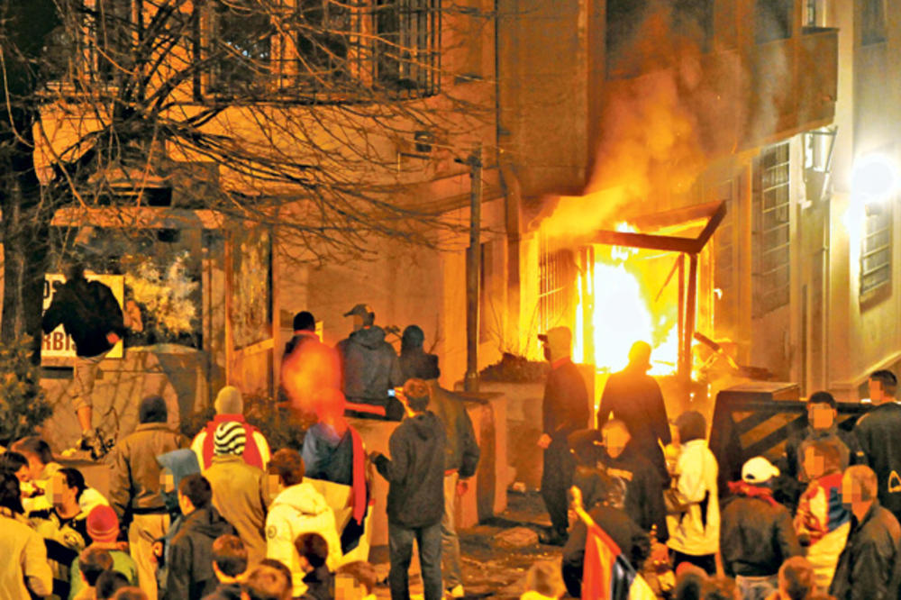 SAD: Razočarani smo zbog presude za paljenje ambasade