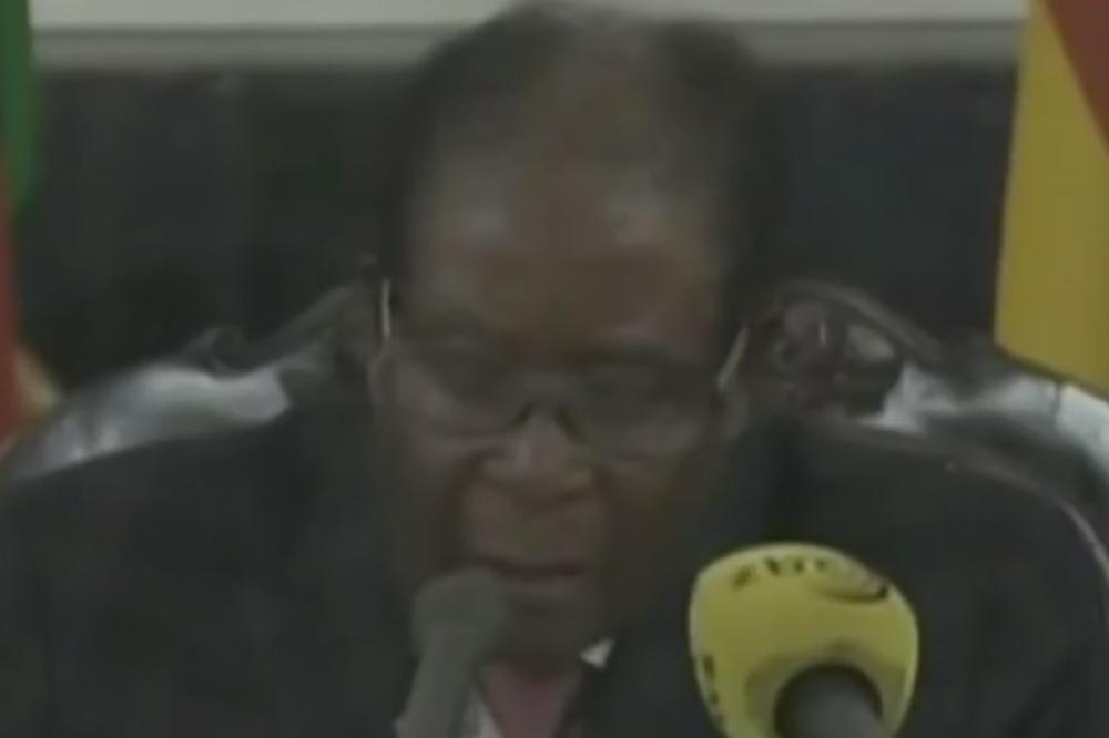 (VIDEO) ŠOKIRAO NACIJU: Mugabe poručio da ostaje predsednik Zimbabvea! Narod izlazi na ulice!