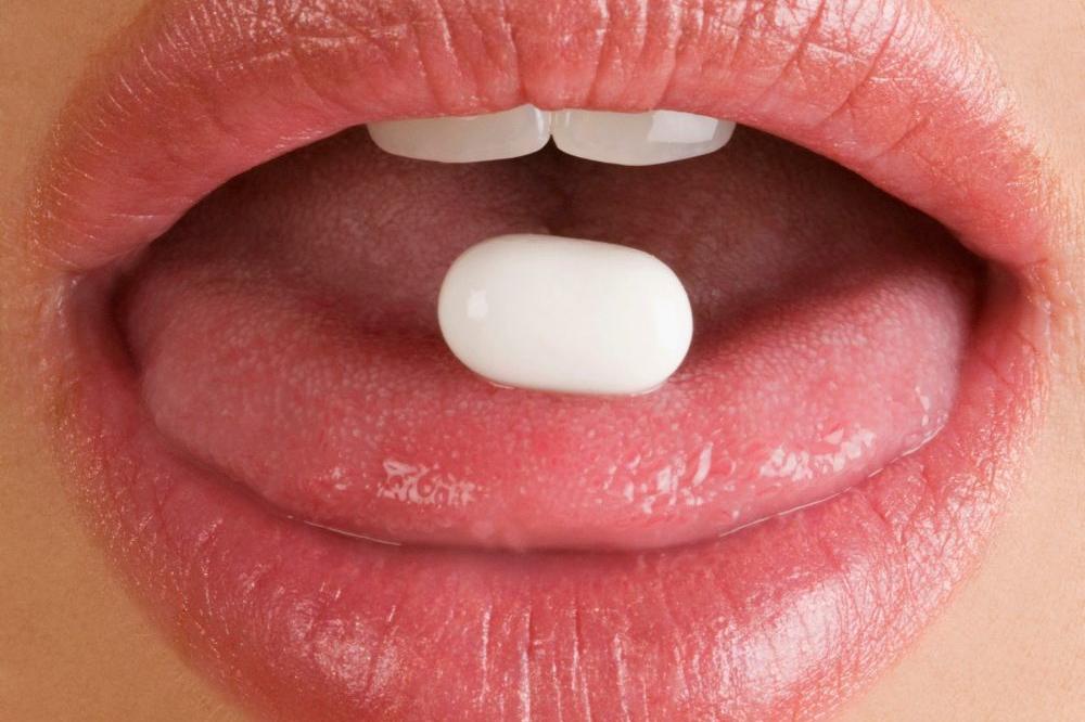 CEO ŽIVOT PIJETE OVE TABLETE POGREŠNO: Evo kojom pilulom treba svaki čovek da opere zube
