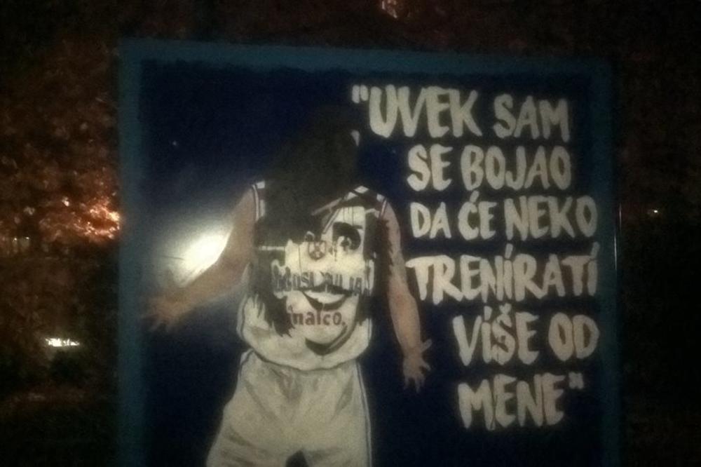 (FOTO) NIŠTA IM NIJE SVETO: Huligani prefarbali lik Milana Gurovića na igralištu u Novom Sadu