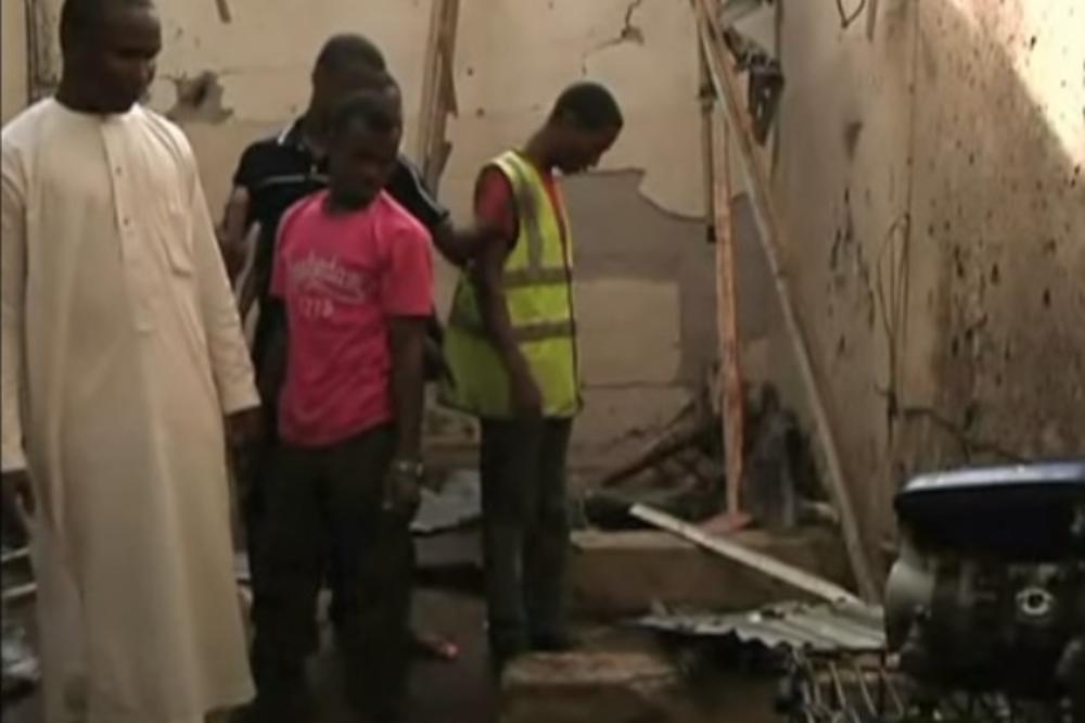 TINEJDŽER SE RAZNEO U PUNOJ DŽAMIJI: 50 mrtvih u napadu bombaša samoubice u Nigeriji