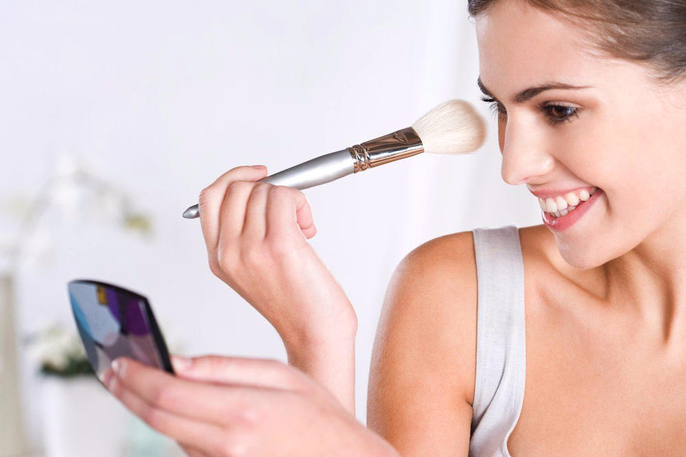 ŽENE, OPREZ: Ako isprobavate testere za šminku, možete navući opasnu bolest!
