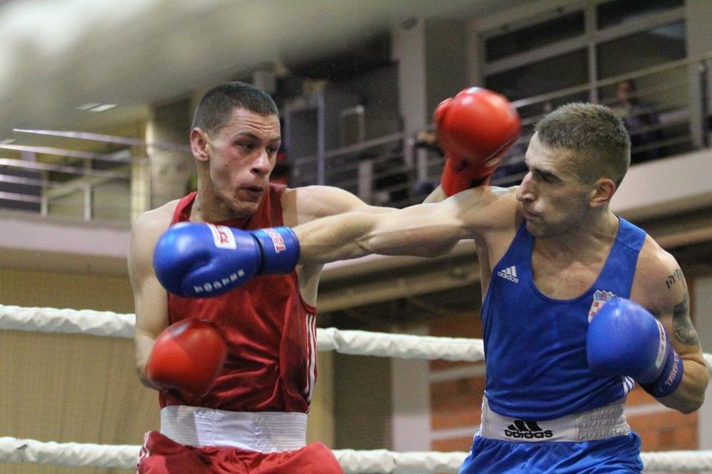 BOKSERSKI SPEKTAKL U BEOGRADU: Goreće Arena za Zlatnu rukavicu