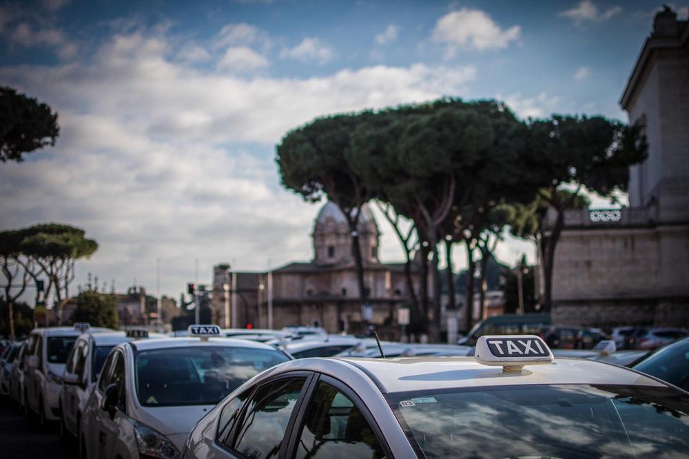 OBAVEZNI BONTON: Rimski taksisti na časovima lepog ponašanja