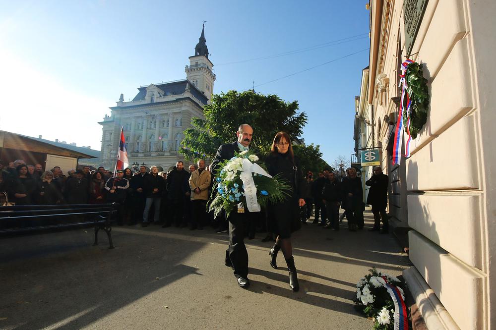 (FOTO) SVEČANOST U NOVOM SADU: Venci u čast 99. godišnjice prisajedinjenja Vojvodine Srbi