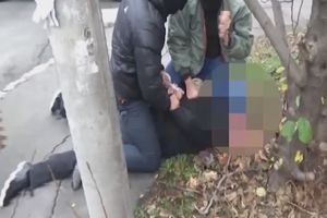 (VIDEO) DOLIJAO DEJAN POPOVIĆ TIGAR IZ KUMODRAŠKE: Pogledajte hapšenje zbog prebijanja bivšeg policajca iz rijalitija Parovi!