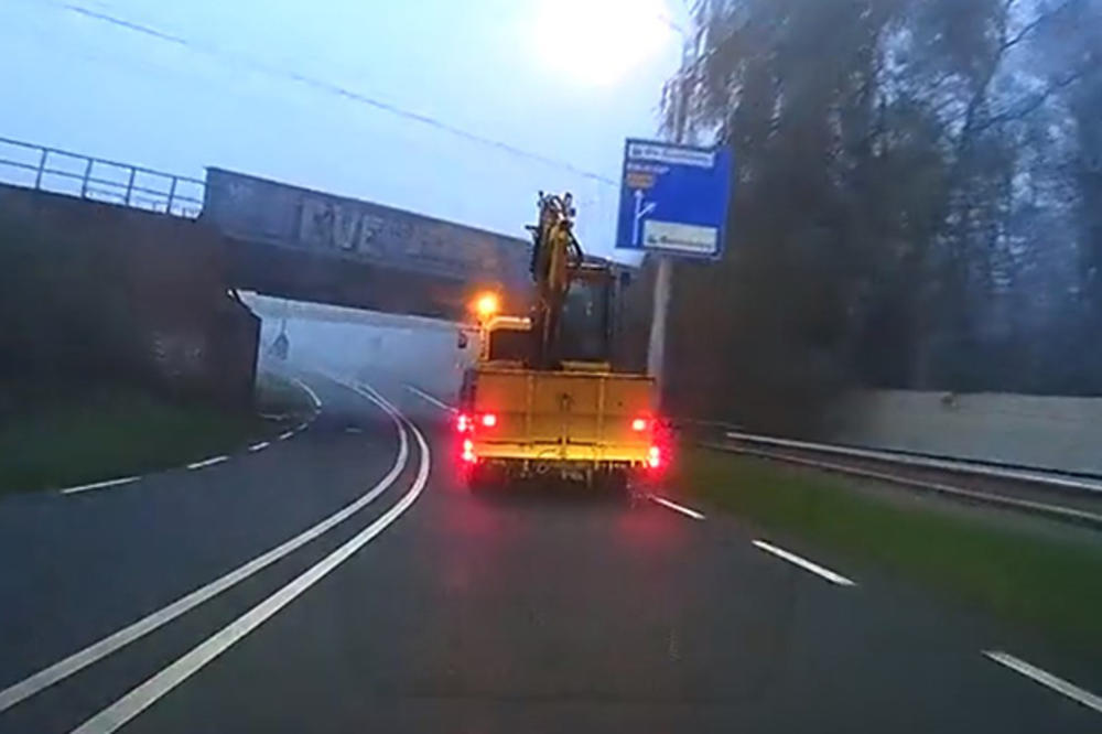 (VIDEO) DALJE NEĆEŠ MOĆI! Zaboravio šta vozi, napravio lom na drumu!