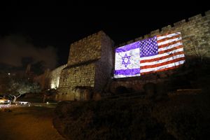 (VIDEO) DVOSTRUKO SLAVLJE U IZRAELU:  SAD će novu ambasadu u Jerusalimu otvoriti na dan nezavisnosti Izraela