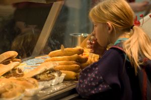 SAVET SRPSKOG DOKTORA: Dajte deci da jedu masnoće, sir, ajvar, namažite im hleb! BILO ŠTA, SAMO NE...