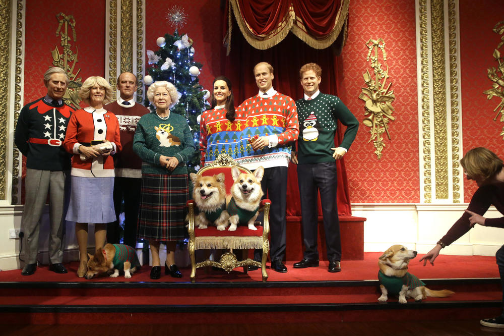 (FOTO) ZAVIRITE U PRAZNIKE NA DVORU: Evo kako kraljevska porodica proslavlja Božić!