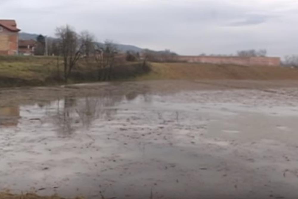 (VIDEO) IZLILA SE SPREČA: U Gračanici poplavljeno 50 hektara poljoprivrednog zemljišta