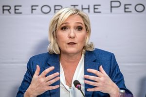 TREĆI MANDAT: Marin Le Pen ponovo izabrana za predsednicu Nacionalnog fronta, a njenom ocu...