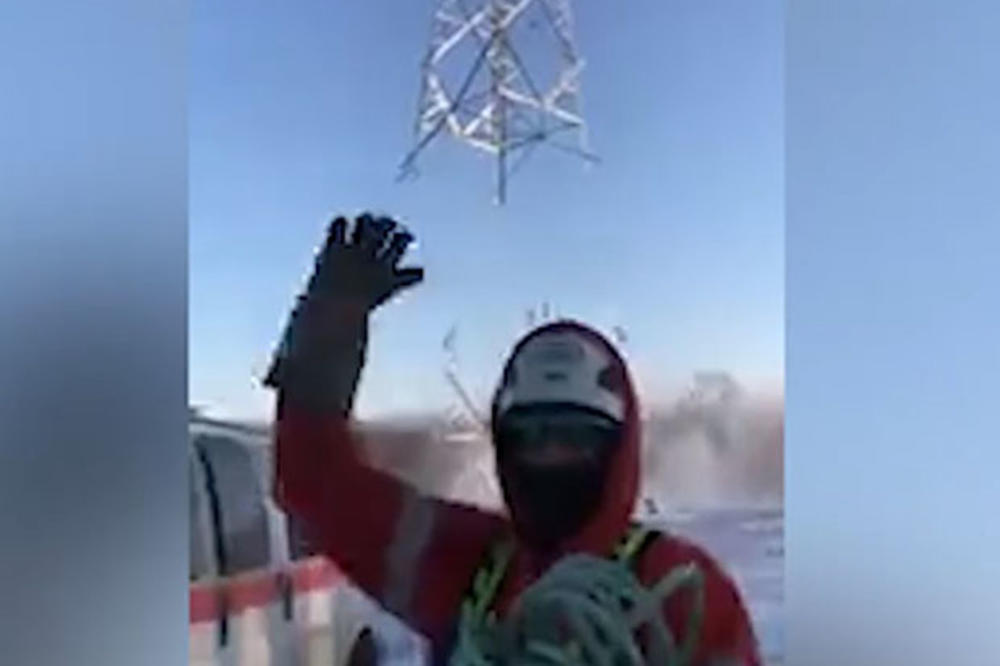 (VIDEO) SVAKA ČAST! Ovako se postavljaju dalekovodi u Sibiru na minus 35 stepeni!!!