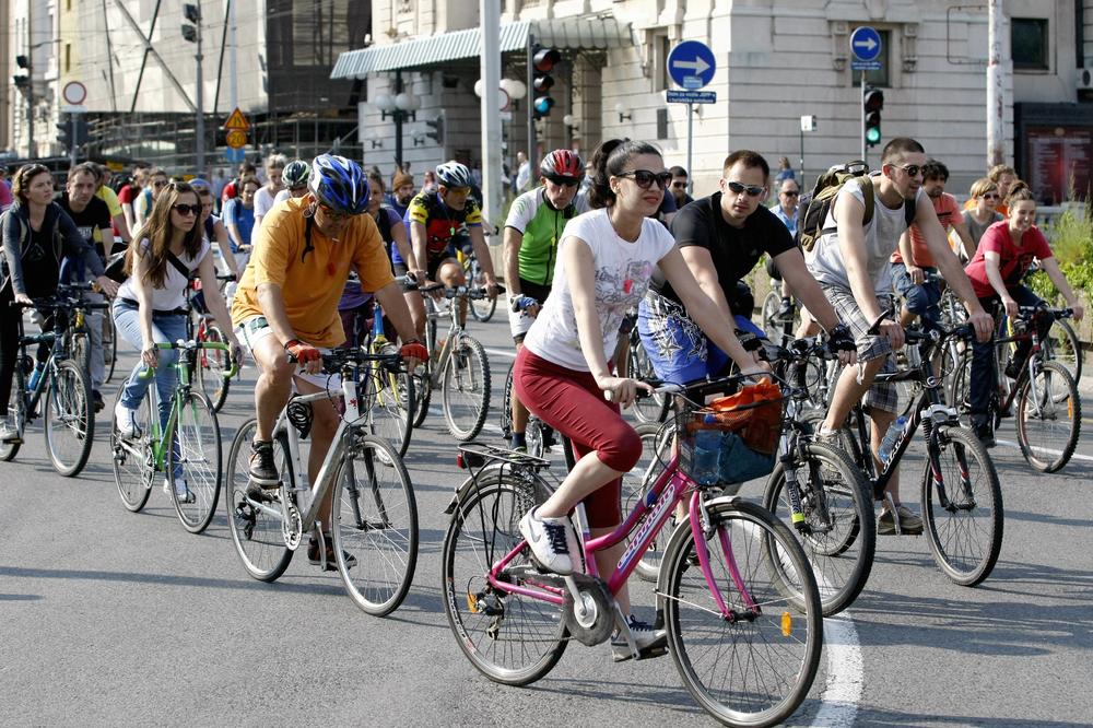 PROTEST BICIKLISTA ISPRED SKUPŠTINE BEOGRADA: Traže obećane biciklističke staze u centru grada