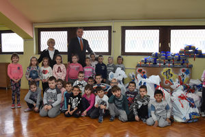Sunoko obezbedio igračke za mališane u predškolskoj ustanovi Vlada Obradović Kameni u Pećincima
