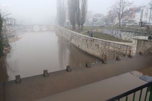 (VIDEO) PODIGNUTA BRANA NA MILJACKI: 11 spasilačkih timova češlja korito reke u potrazi za telom Aldina Mulića