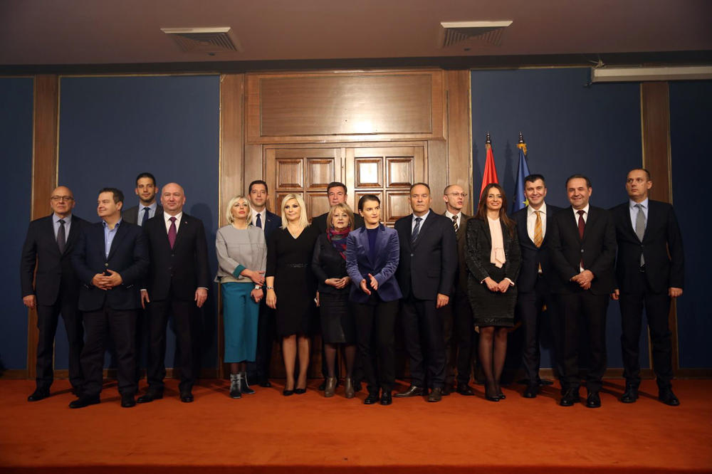 (FOTO, VIDEO) SRPSKA VLADA PROSLAVILA NOVU GODINU: Ovako je izgledao novogodišnji susret ministara i sedme sile