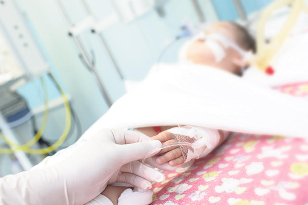 EPIDEMIJA MALIH BOGINJA: Dvogodišnje dete iz Niša i dalje životno ugroženo