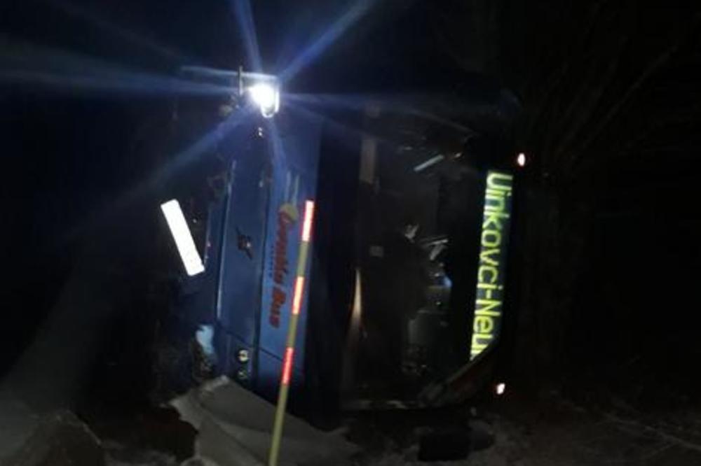POVREĐENO ČETVORO: Autobus sleteo sa puta na samom ulazu u Livno