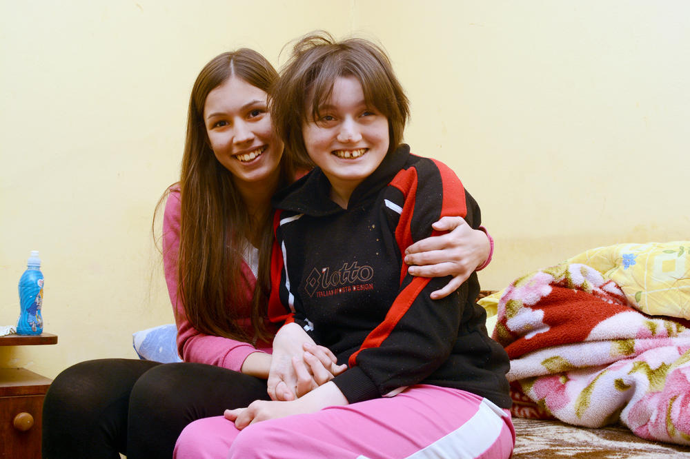 LJUDI DOBROG SRCA, POMOZITE: Otvoren je račun za pomoć devojčicama iz Barajeva koje su rasplakale celu Srbiju