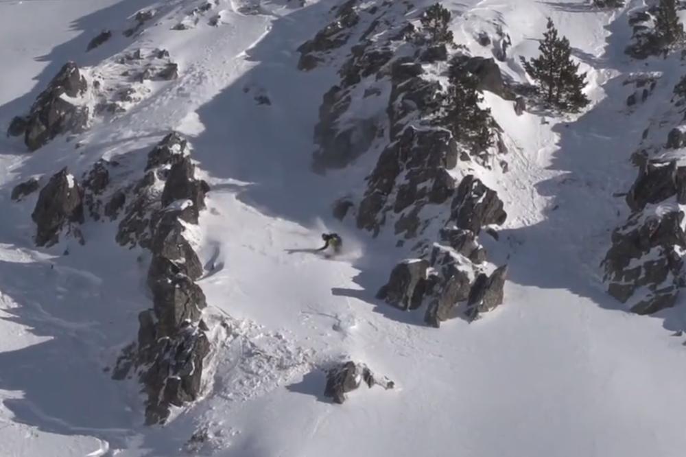 (VIDEO) LAVINA ZA PETAMA! Usred spusta hrpa snega krenula na njega!