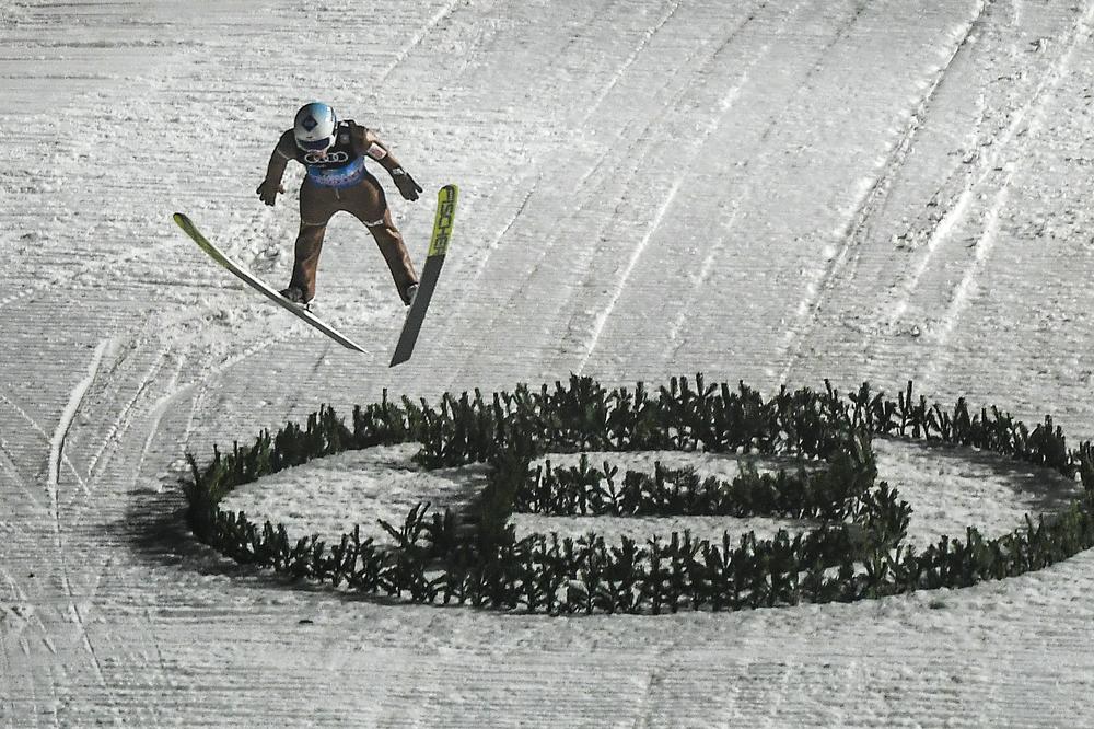 POBEDIO NA SVE 4 SKAKAONICE: Stoh u istoriji ski skokova