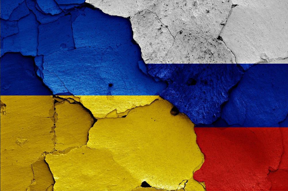 PROVOKACIJE U BOŽIĆNOJ NOĆI: Zgrada ruskog kulturnog centra u Kijevu polivena farbom