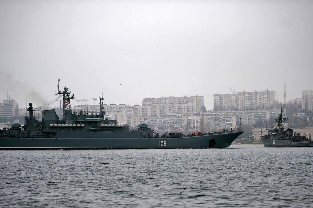 (FOTO) DRAMA U EGEJSKOM MORU: Teretni brod se sudario sa ruskim nosačem aviona!