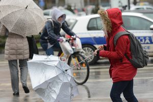 OPREZ! JAKI UDARI OLUJNE KOŠAVE DO PETKA: Opasno vreme u južnom Banatu i Donjem Podunavlju