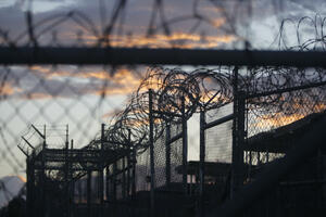20 GODINA U ZATVORU BEZ SUĐENJA: Amerikanci planiraju da puste na slobodu 3 zatvorenika iz Gvantanama