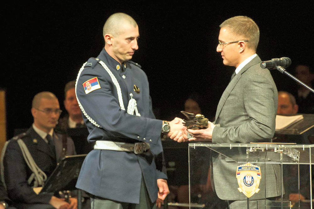 ZASLUŽENO: Na svečanoj akademiji MUP nagrađeni policajci