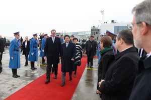 VUČIĆ ISPRATIO JAPANSKOG PREMIJERA: Abe završio dvodnevnu posetu Srbiji